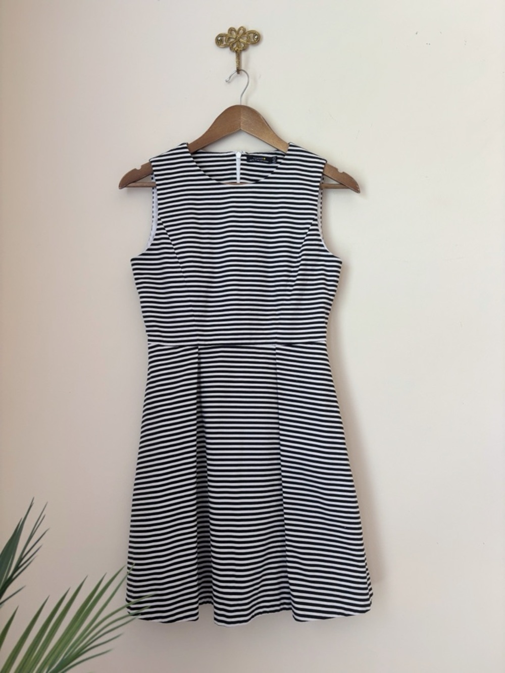 Kate Spade Striped Fit & Flare Dress Sz 2 Classic Preppy - Picture 1 of 8
